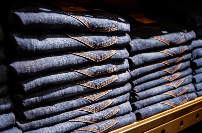 magasin-NICE-min_jeans_pants_blue_shop_shopping_shelf_exhibition_buy-940702